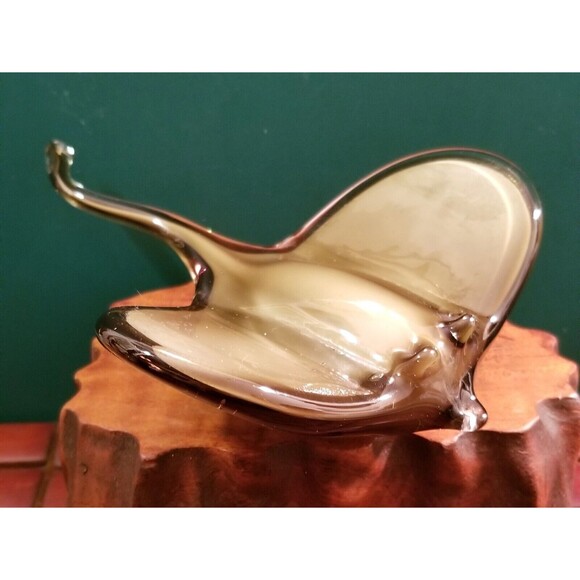 Stingray Figurine Hand Blown Art Glass Decor Green & Black 7.5"x6.5"x3" - Picture 2 of 6